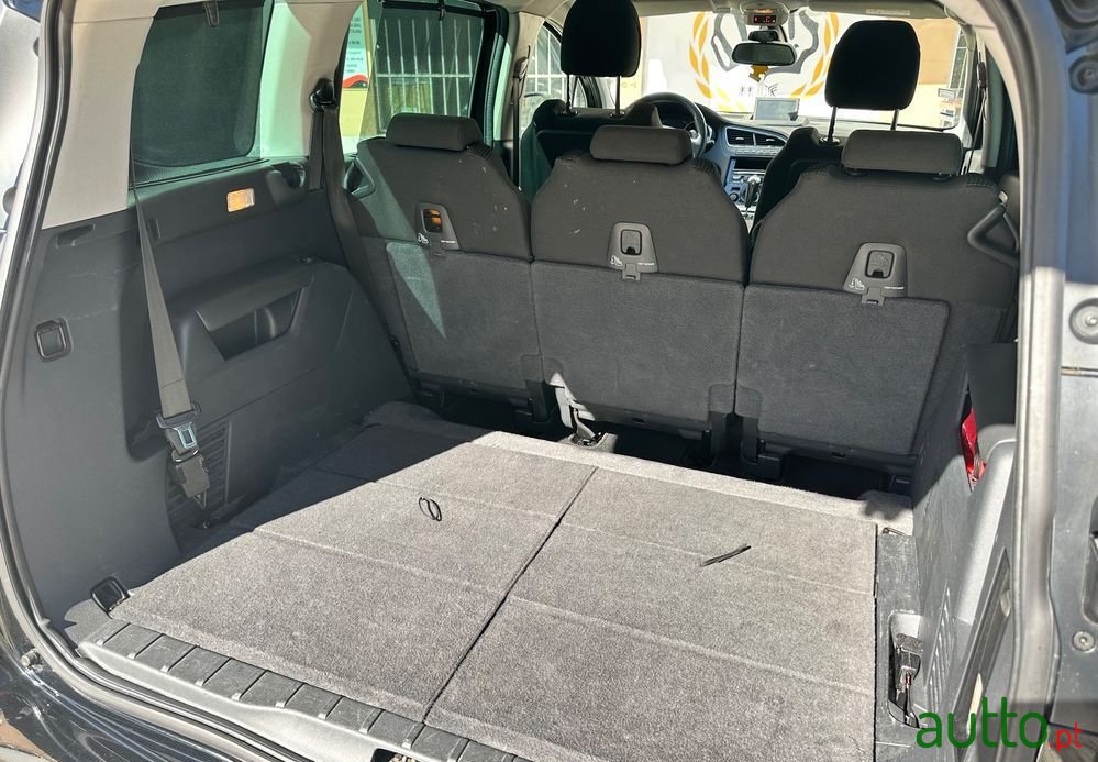 2013' Peugeot 5008 photo #6