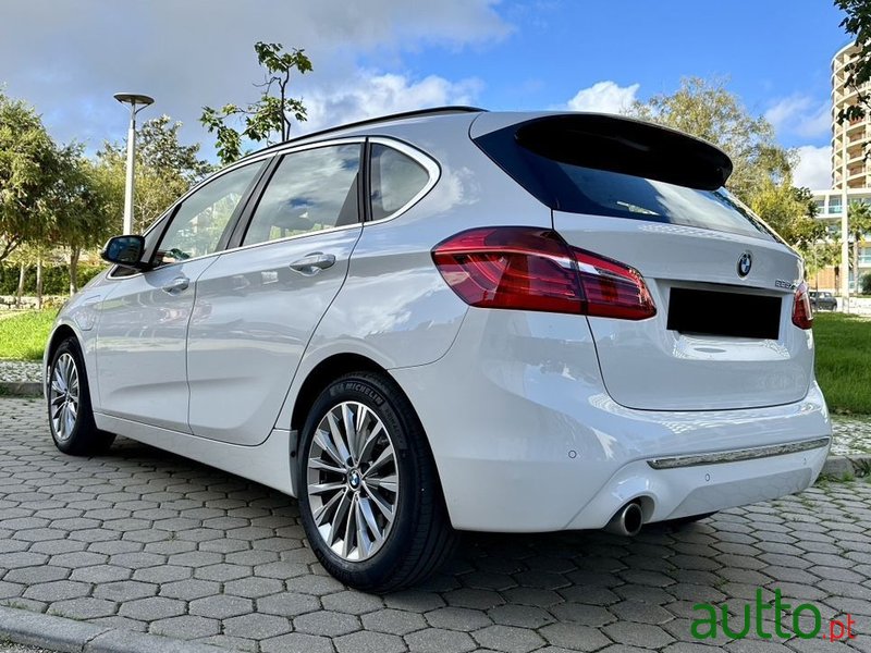 2020' BMW 225Xe Active Tourer photo #6