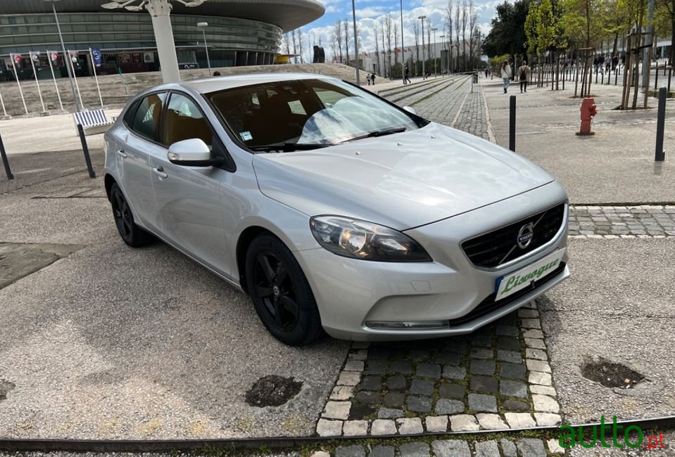 2013' Volvo V40 photo #2