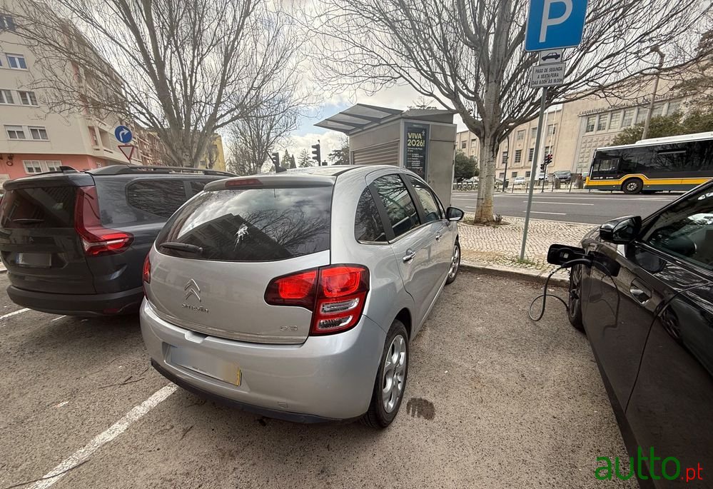 2011' Citroen C3 photo #3