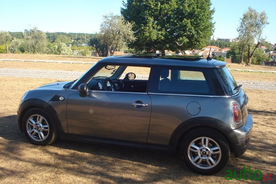 2009' MINI Cooper photo #5
