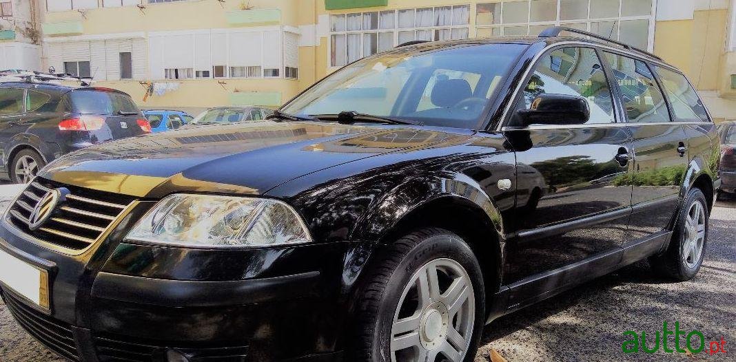 2001' Volkswagen Passat Variant photo #1