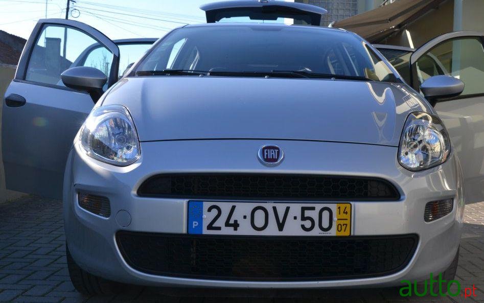 2014' Fiat Punto Evo photo #1