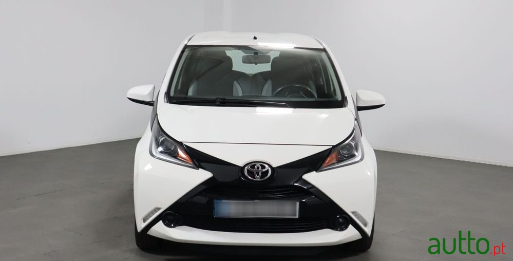2015' Toyota Aygo 1.0 Plus photo #2