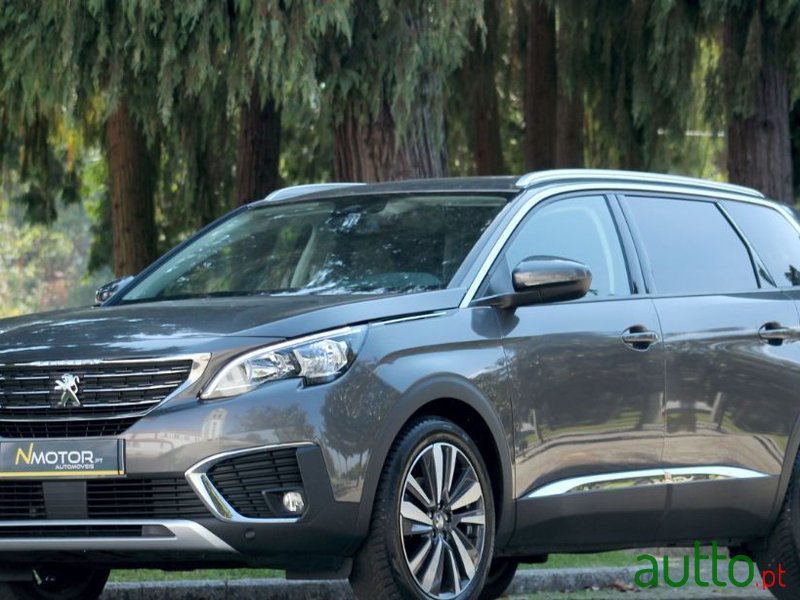 2018' Peugeot 5008 photo #1