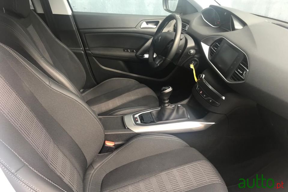 2020' Peugeot 308 photo #4