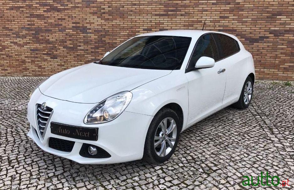 2014' Alfa Romeo Giulietta photo #1