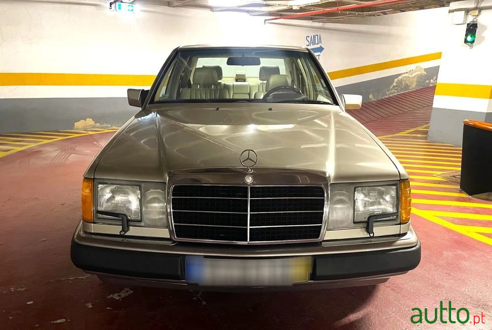 1992' Mercedes-Benz W124 250 D Turbo photo #2