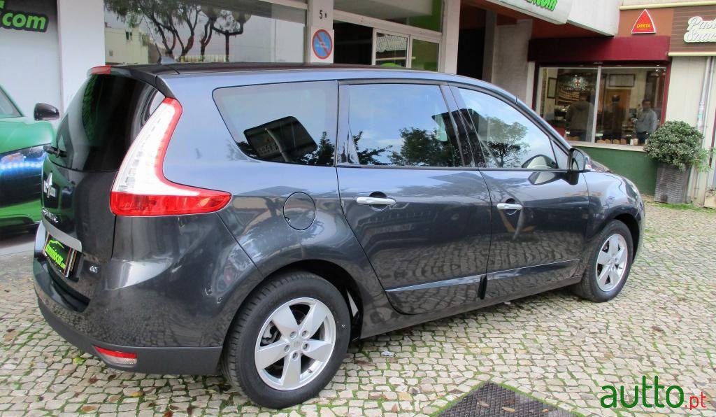2009' Renault Scenic 1.5 dCi Luxe photo #1