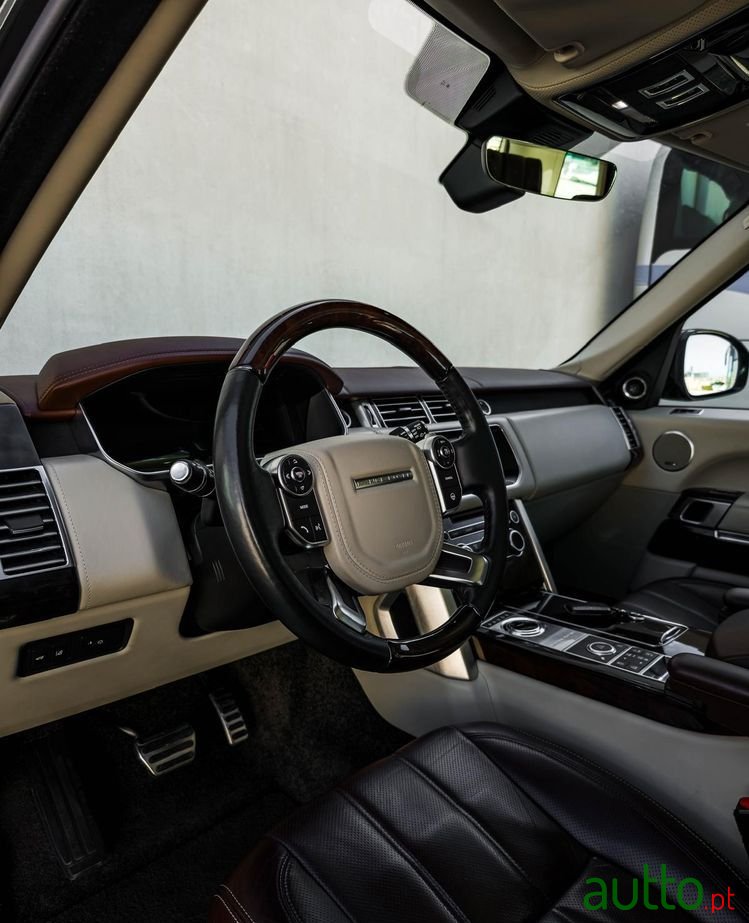 2017' Land Rover Range Rover photo #3