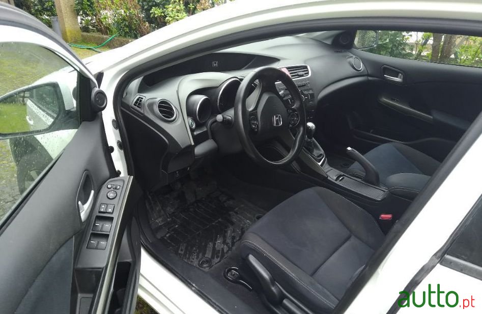 2014' Honda Civic Tourer photo #1