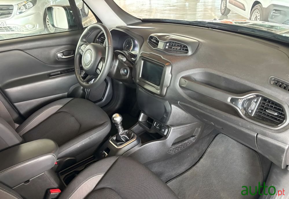 2022' Jeep Renegade photo #4