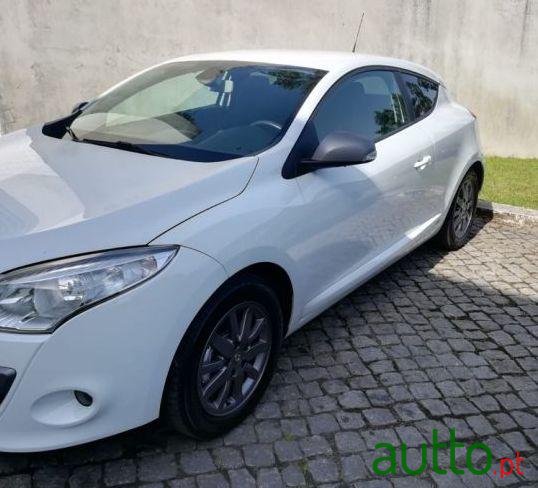 2010' Renault Megane Coupe photo #1