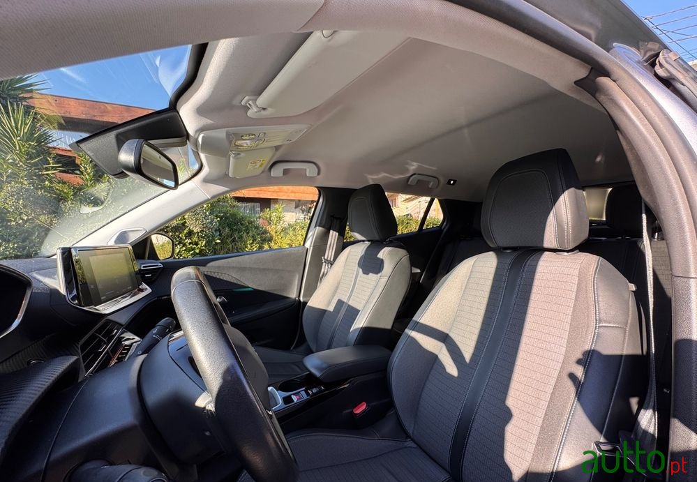 2020' Peugeot 2008 1.5 Bluehdi Allure photo #6
