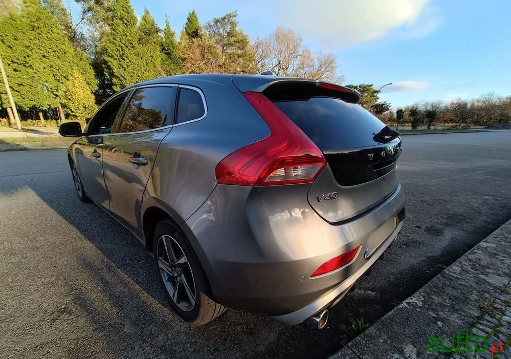 2014' Volvo V40 2.0 D4 R-Design photo #3