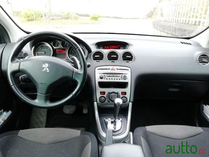 2011' Peugeot 308 Sw photo #2