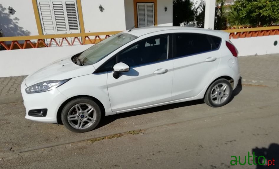 2015' Ford Fiesta photo #3
