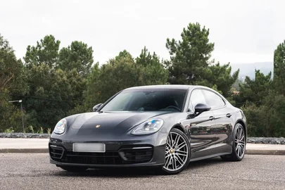 2020' Porsche Panamera 4 E-Hybrid