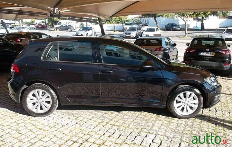 2019' Volkswagen Golf photo #1