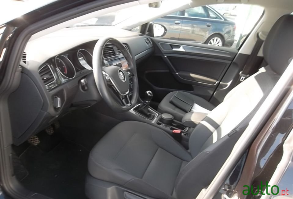 2017' Volkswagen Golf Variant photo #5