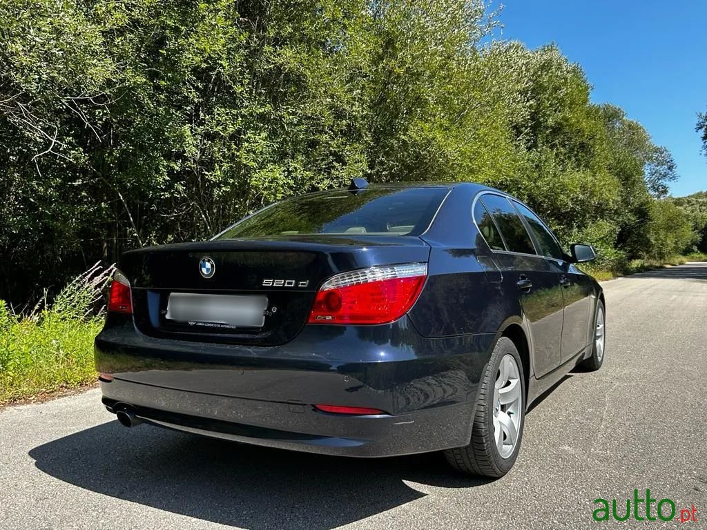 2009' BMW 520 photo #3