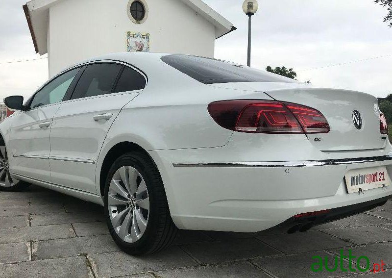 2014' Volkswagen Passat photo #2