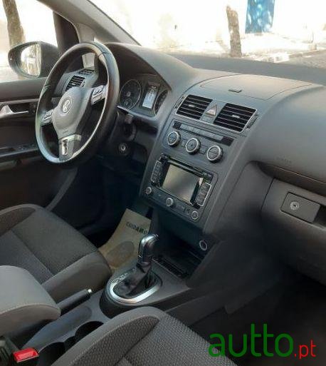 2015' Volkswagen Touran photo #3