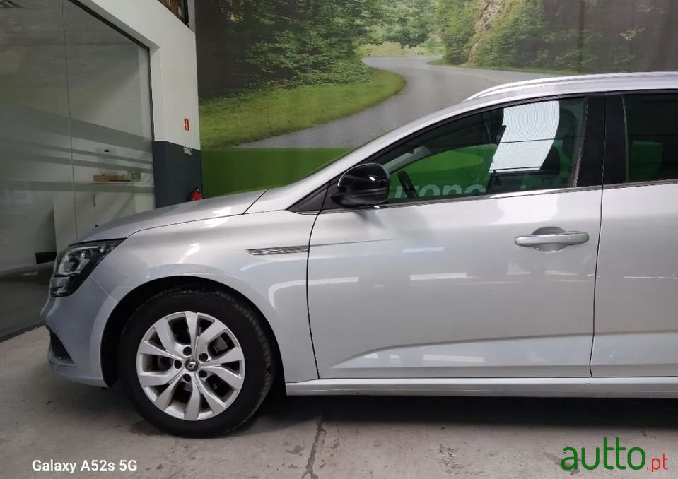 2019' Renault Megane Sport Tourer photo #3