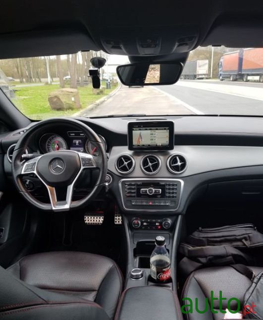 2013' Mercedes-Benz Cla-220 photo #2