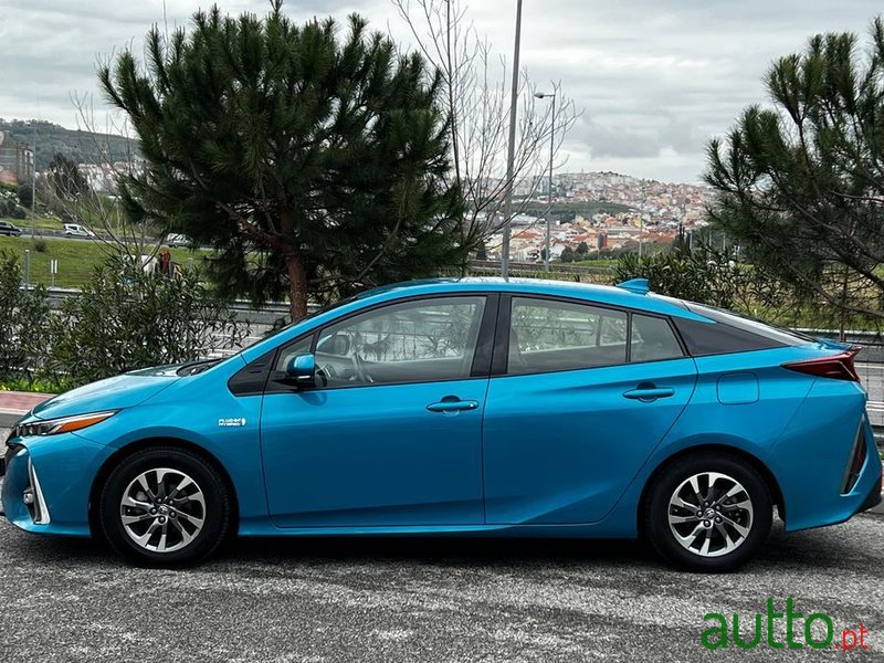 2017' Toyota Prius photo #4
