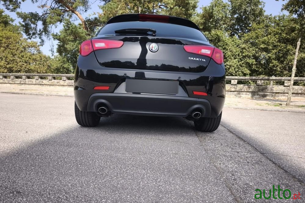 2017' Alfa Romeo Giulietta photo #5