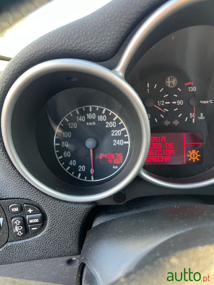 2004' Alfa Romeo 147 photo #5