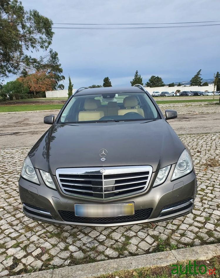 2012' Mercedes-Benz E 220 photo #3