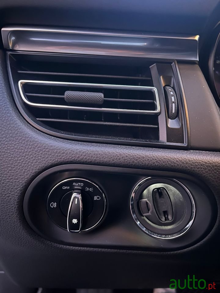 2019' Porsche Macan photo #4