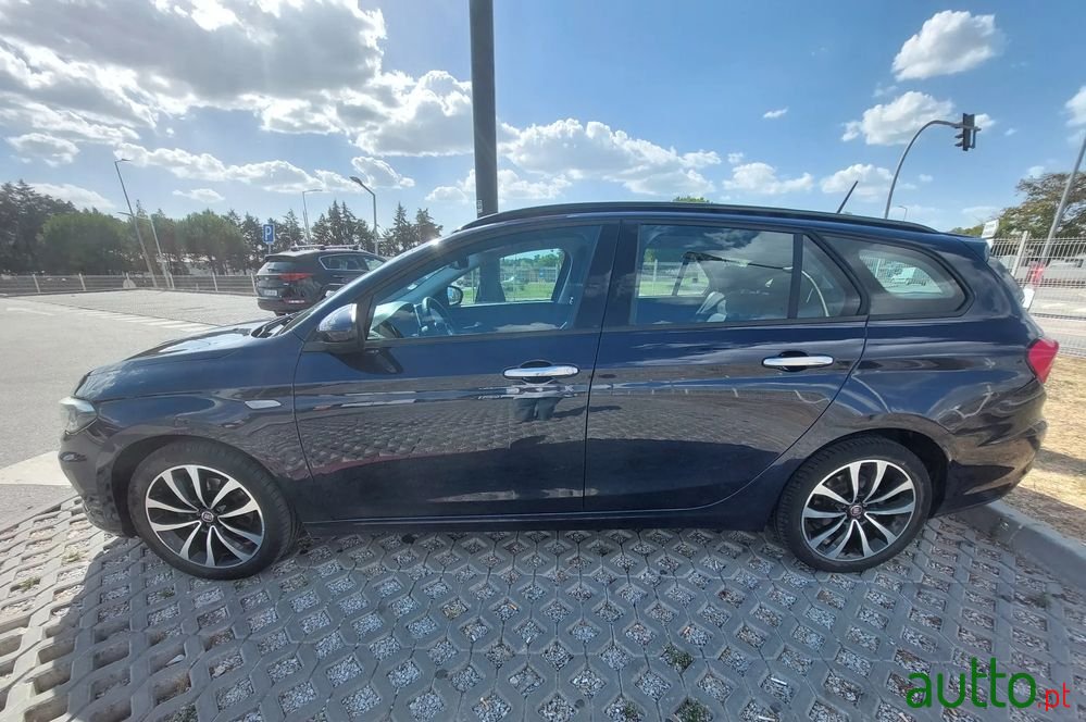 2017' Fiat Tipo Station Wagon photo #1