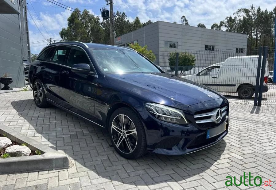 2019' Mercedes-Benz Classe C photo #2