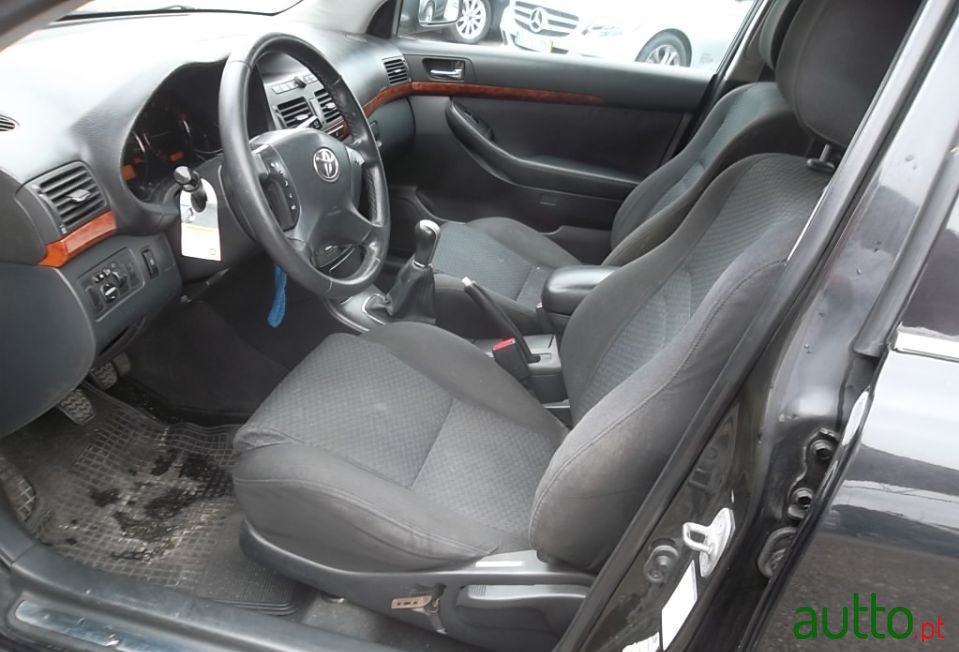 2006' Toyota Avensis Sw photo #4