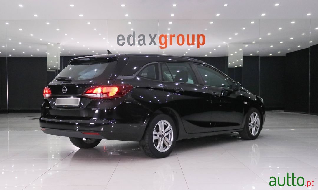 2017' Opel Astra Sports Tourer photo #3