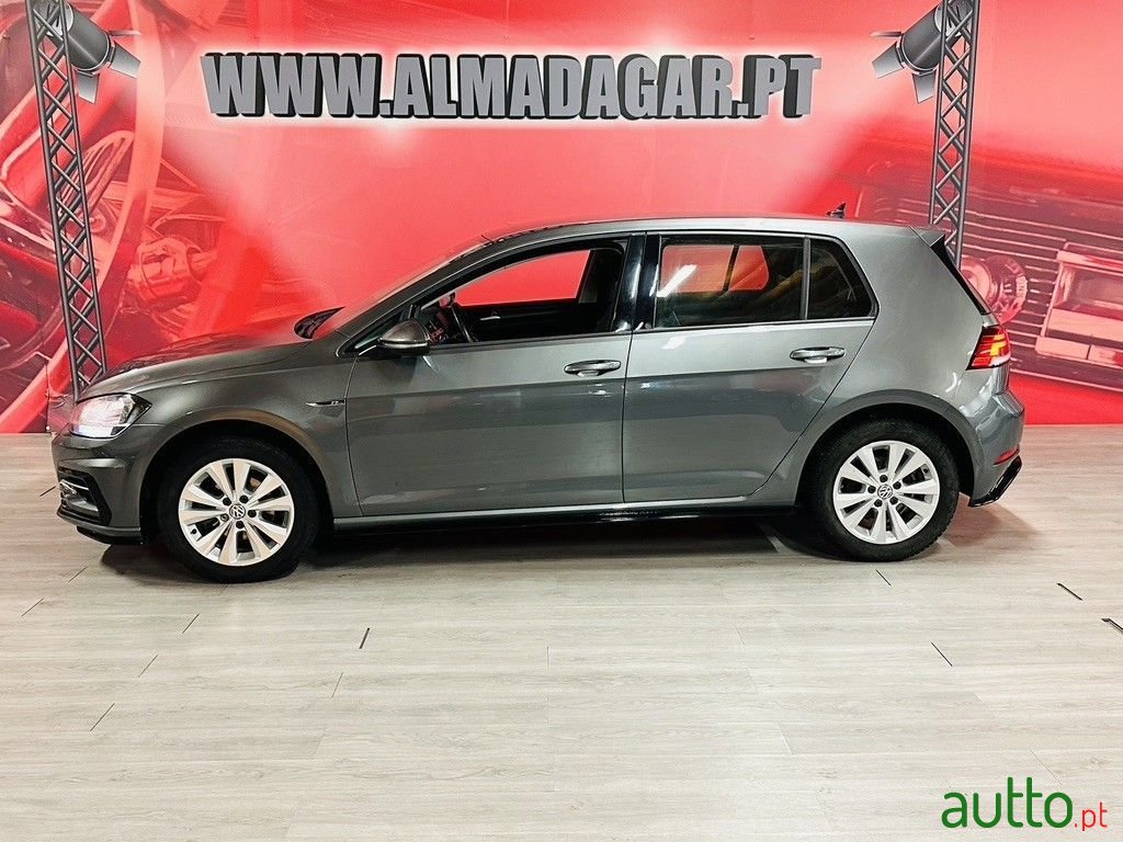 2018' Volkswagen Golf photo #2