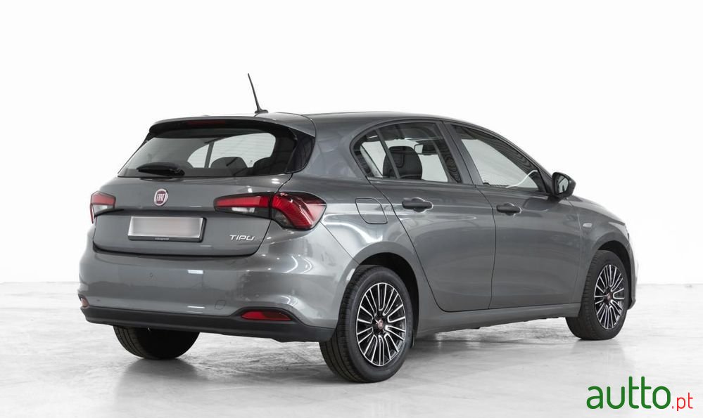 2022' Fiat Tipo photo #3