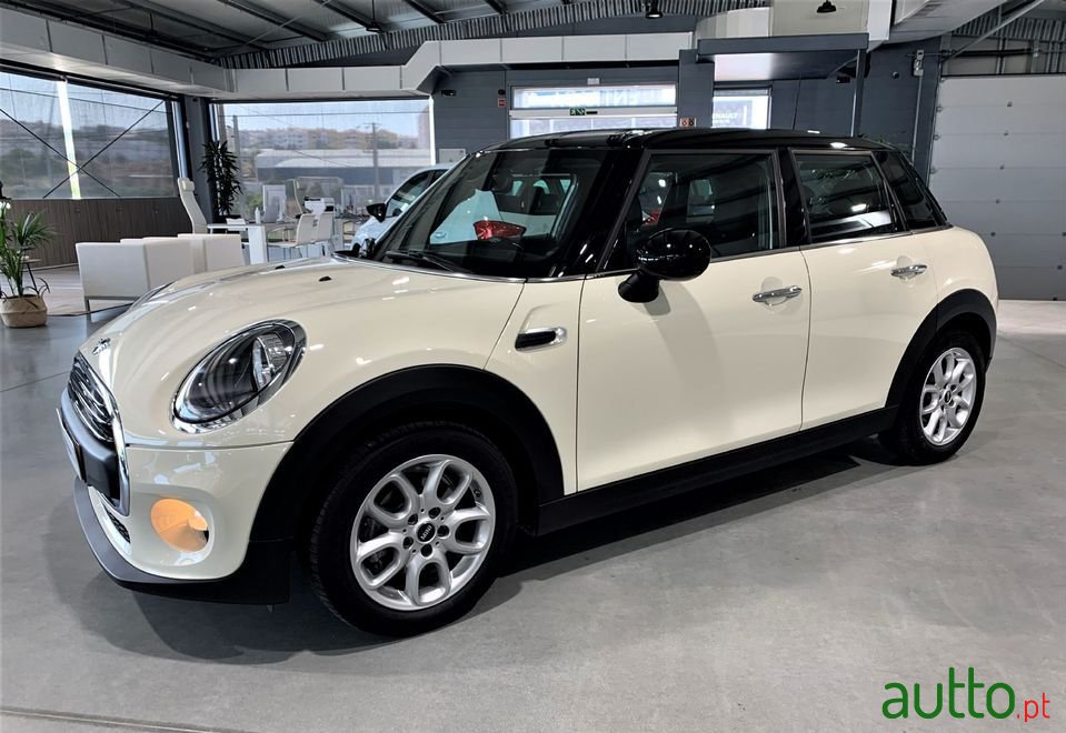 2019' MINI One photo #2