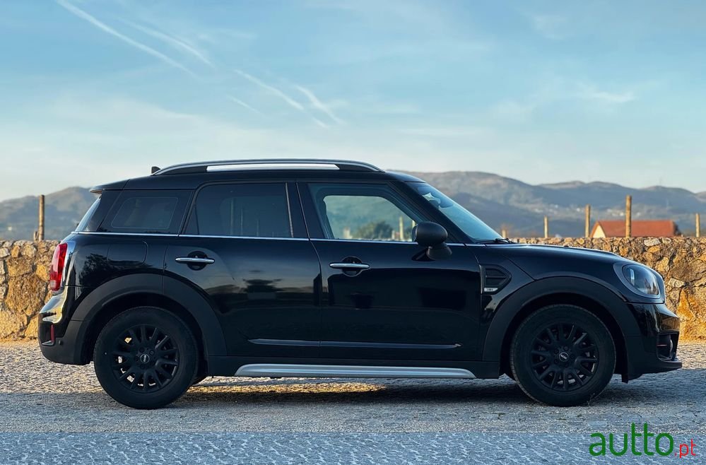 2018' MINI Countryman One D photo #3