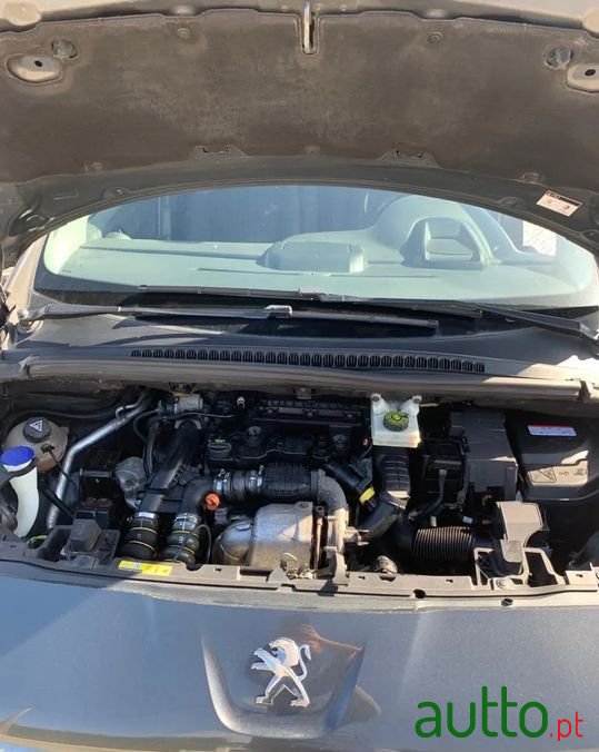 2015' Peugeot 5008 photo #6