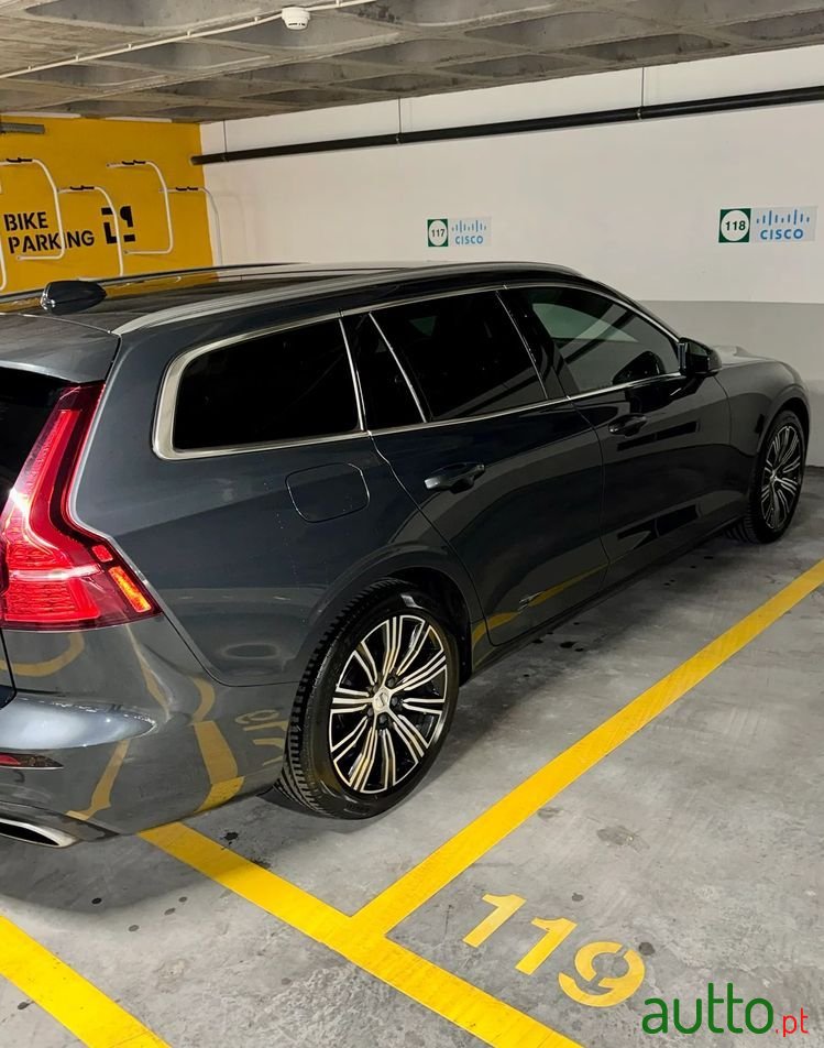 2019' Volvo V60 photo #5