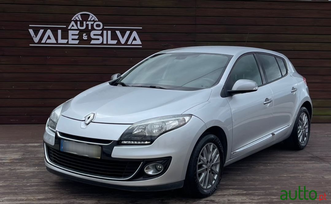 2012' Renault Megane photo #1