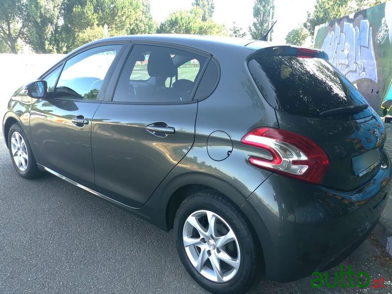 2014' Peugeot 208 1.4 Hdi Active photo #4