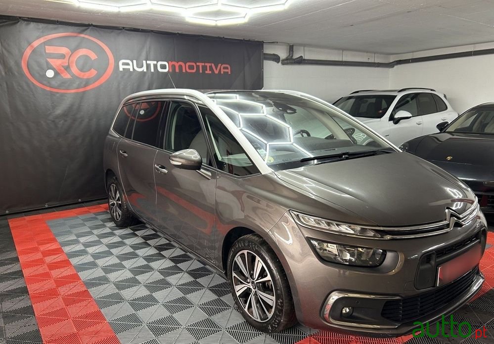 2017' Citroen C4 Grand Picasso photo #1