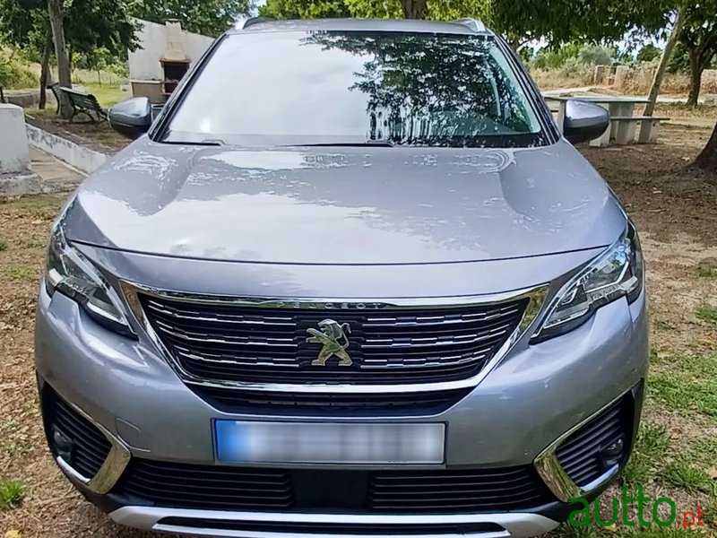 2019' Peugeot 5008 photo #1