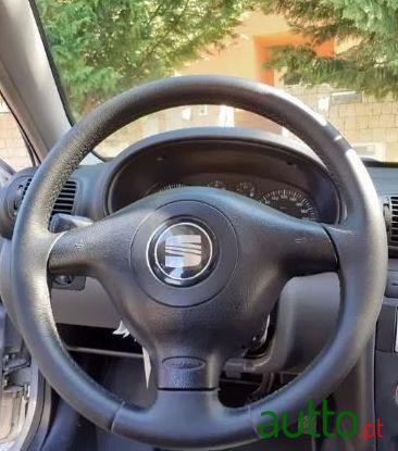 2002' SEAT Leon photo #1