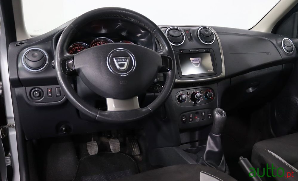 2014' Dacia Sandero Stepway photo #5